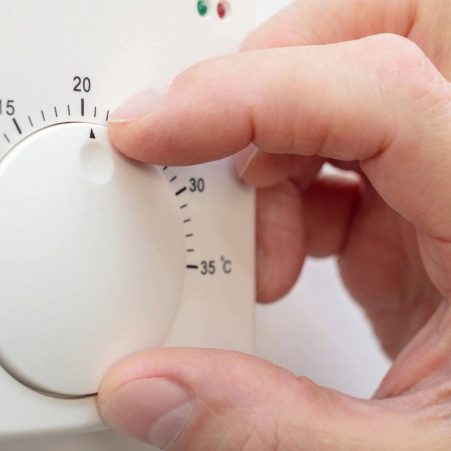 hand turning temperature on thermostat